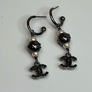 CHANEL Vintage Drop Pearl Earrings
